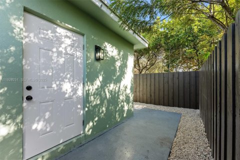 House in Sunrise, Florida 1 bedroom, 65.03 sq.m. № 1994201