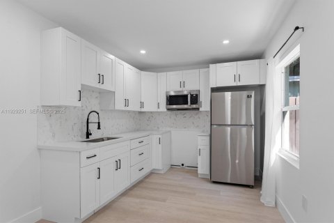 Villa ou maison à louer à Sunrise, Floride: 1 chambre, 65.03 m2 № 1994201 - photo 5