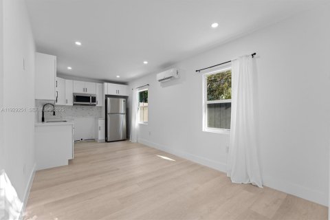 Villa ou maison à louer à Sunrise, Floride: 1 chambre, 65.03 m2 № 1994201 - photo 4