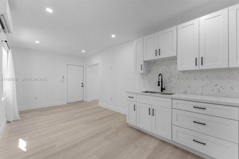 Villa ou maison à louer à Sunrise, Floride: 1 chambre, 65.03 m2 № 1994201 - photo 3