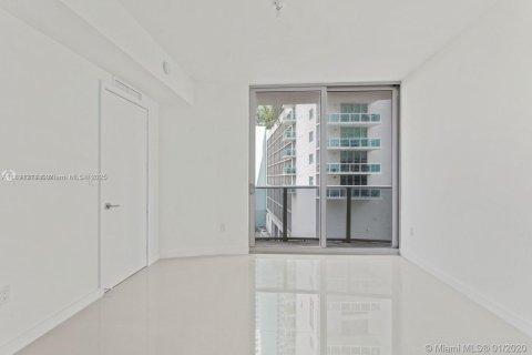 Condo in Miami, Florida, 2 bedrooms  № 1927739 - photo 12