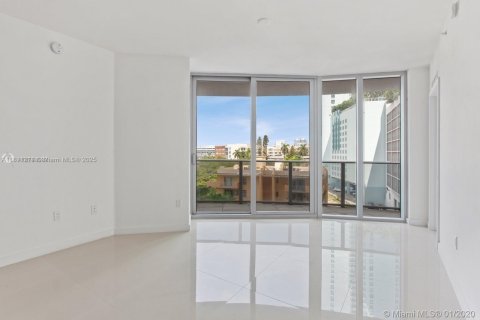 Condo in Miami, Florida, 2 bedrooms  № 1927739 - photo 8