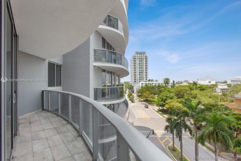 Condo in Miami, Florida, 2 bedrooms  № 1927739 - photo 7
