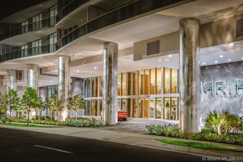 Condo in Miami, Florida, 2 bedrooms  № 1927739 - photo 16