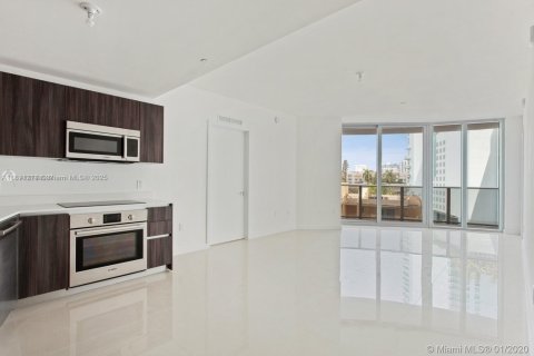 Condo in Miami, Florida, 2 bedrooms  № 1927739 - photo 3