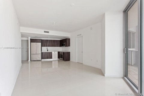 Condo in Miami, Florida, 2 bedrooms  № 1927739 - photo 5