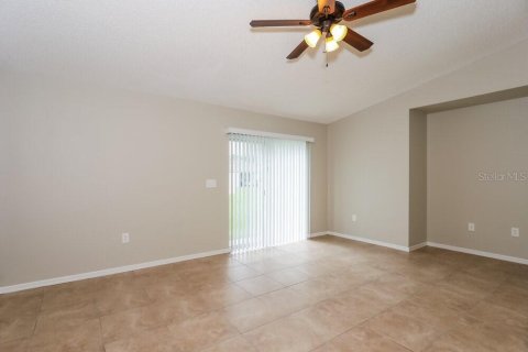 Villa ou maison à louer à Winter Haven, Floride: 3 chambres, 152.82 m2 № 2404885 - photo 3