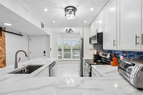 Copropriété à vendre à South Pasadena, Floride: 2 chambres, 103.59 m2 № 2356416 - photo 4