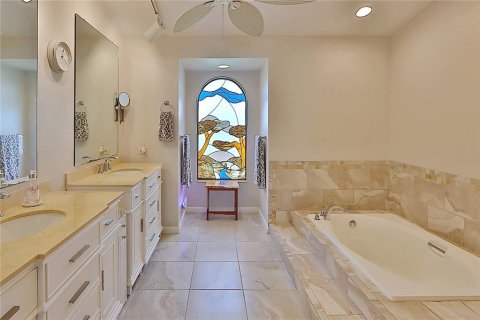 Villa ou maison à vendre à Tampa, Floride: 4 chambres, 247.21 m2 № 1898580 - photo 18