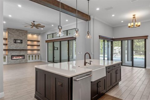 House in Eustis, Florida 4 bedrooms, 396.51 sq.m. № 1914948 - photo 9