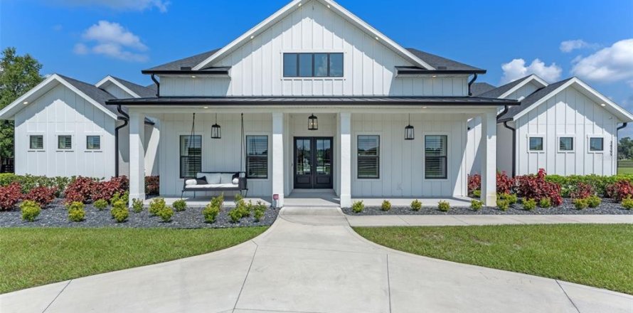 House in Eustis, Florida 4 bedrooms, 396.51 sq.m. № 1914948