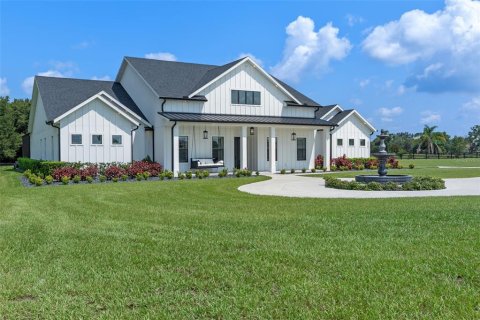 House in Eustis, Florida 4 bedrooms, 396.51 sq.m. № 1914948 - photo 2