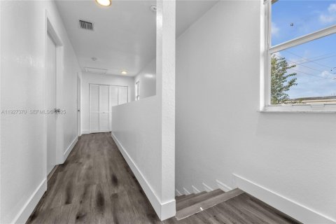 Снять в аренду виллу или дом в Майами, Флорида 3 спальни, 137.5м2, № 1988703 - фото 10