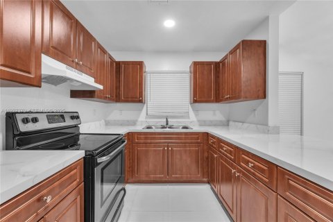 Снять в аренду виллу или дом в Майами, Флорида 3 спальни, 137.5м2, № 1988703 - фото 5