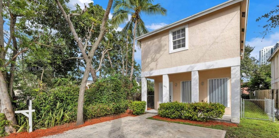 Дом в Майами, Флорида 3 спальни, 137.5м2 № 1988703