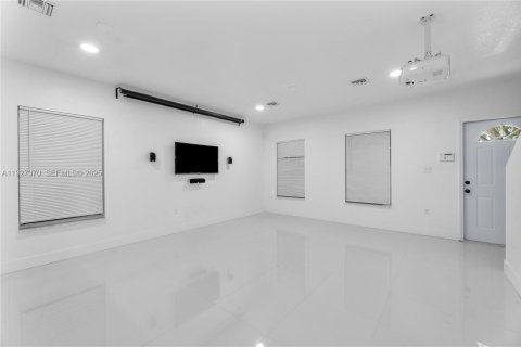 Снять в аренду виллу или дом в Майами, Флорида 3 спальни, 137.5м2, № 1988703 - фото 6