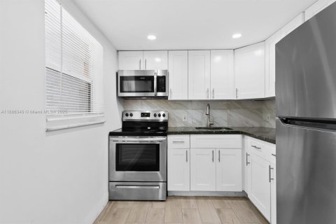 Appartement à louer à Fort Lauderdale, Floride: 2 chambres, 76.18 m2 № 1933261 - photo 1