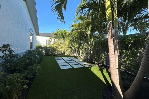 Снять в аренду квартиру в Форт-Лодердейл, Флорида 2 спальни, 76.18м2, № 1933261 - фото 16