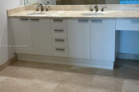Copropriété à louer à North Miami, Floride: 3 chambres, 175.21 m2 № 2312098 - photo 8