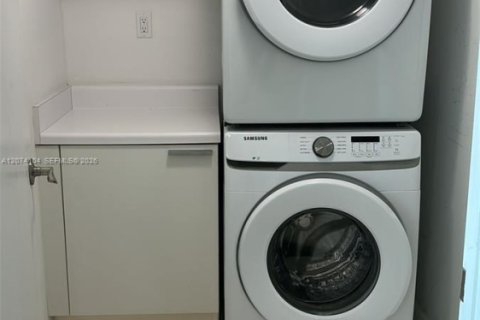 Copropriété à louer à North Miami, Floride: 3 chambres, 175.21 m2 № 2312098 - photo 16
