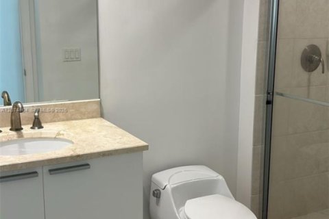Copropriété à louer à North Miami, Floride: 3 chambres, 175.21 m2 № 2312098 - photo 7