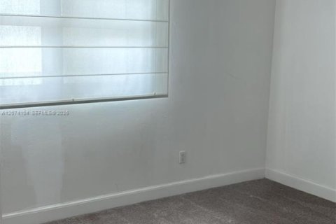 Copropriété à louer à North Miami, Floride: 3 chambres, 175.21 m2 № 2312098 - photo 13