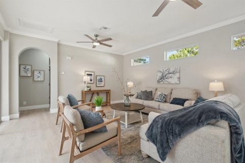 House in Vero Beach, Florida 3 bedrooms, 184.78 sq.m. № 2307046 - photo 18
