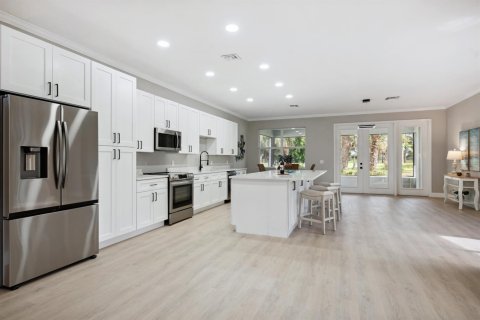 House in Vero Beach, Florida 3 bedrooms, 184.78 sq.m. № 2307046 - photo 10
