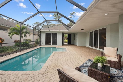 House in Vero Beach, Florida 3 bedrooms, 184.78 sq.m. № 2307046 - photo 9