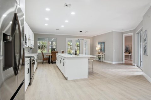 House in Vero Beach, Florida 3 bedrooms, 184.78 sq.m. № 2307046 - photo 11