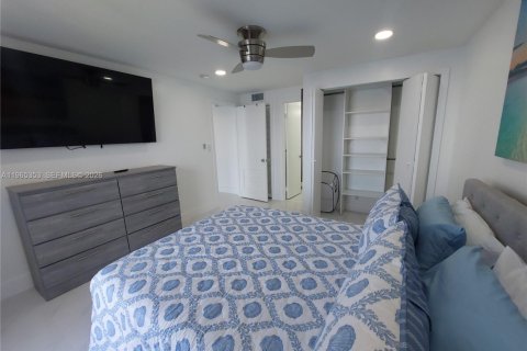 Снять в аренду кондоминиум в Халландейл-Бич, Флорида 2 спальни, 95.69м2, № 2028890 - фото 9