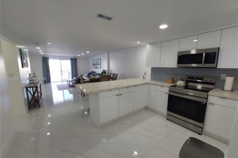 Снять в аренду кондоминиум в Халландейл-Бич, Флорида 2 спальни, 95.69м2, № 2028890 - фото 21