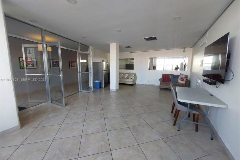 Снять в аренду кондоминиум в Халландейл-Бич, Флорида 2 спальни, 95.69м2, № 2028890 - фото 27