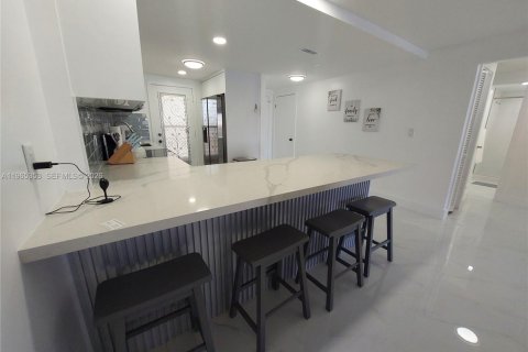 Снять в аренду кондоминиум в Халландейл-Бич, Флорида 2 спальни, 95.69м2, № 2028890 - фото 18