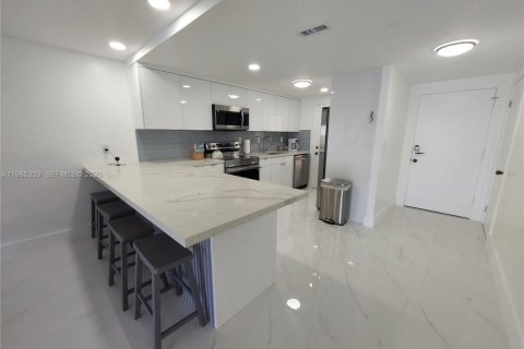 Снять в аренду кондоминиум в Халландейл-Бич, Флорида 2 спальни, 95.69м2, № 2028890 - фото 22