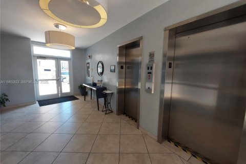Снять в аренду кондоминиум в Халландейл-Бич, Флорида 2 спальни, 95.69м2, № 2028890 - фото 25