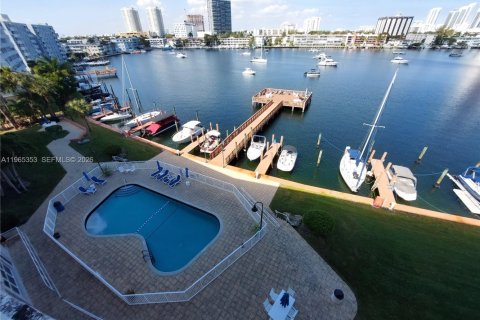 Кондоминиум с 2 спальнями в Халландейл-Бич, Флорида № 2028890