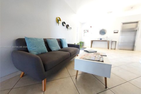 Снять в аренду кондоминиум в Халландейл-Бич, Флорида 2 спальни, 95.69м2, № 2028890 - фото 26