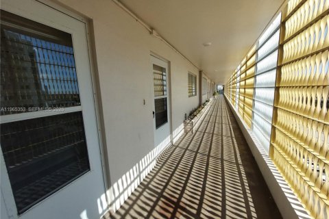 Снять в аренду кондоминиум в Халландейл-Бич, Флорида 2 спальни, 95.69м2, № 2028890 - фото 24