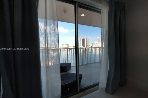 Снять в аренду кондоминиум в Халландейл-Бич, Флорида 2 спальни, 95.69м2, № 2028890 - фото 8
