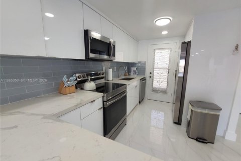 Снять в аренду кондоминиум в Халландейл-Бич, Флорида 2 спальни, 95.69м2, № 2028890 - фото 17