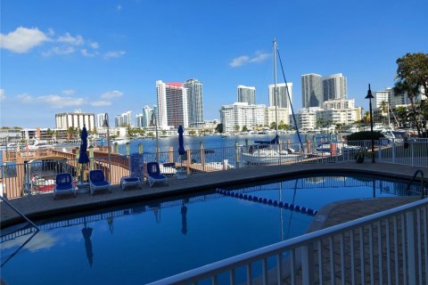 Снять в аренду кондоминиум в Халландейл-Бич, Флорида 2 спальни, 95.69м2, № 2028890 - фото 28