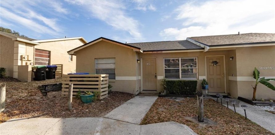 Townhouse in Orlando, Florida 3 bedrooms, 102.75 sq.m. № 2211909