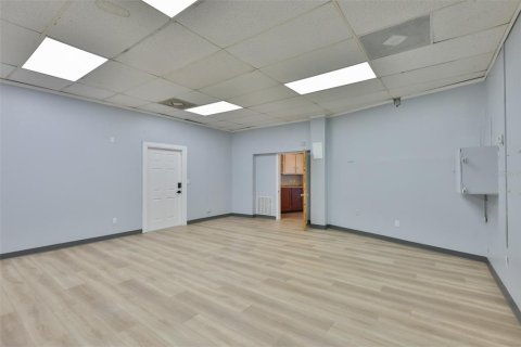 Propiedad comercial en venta en Saint Petersburg, Florida, 385.73 m2 № 2136963 - foto 14