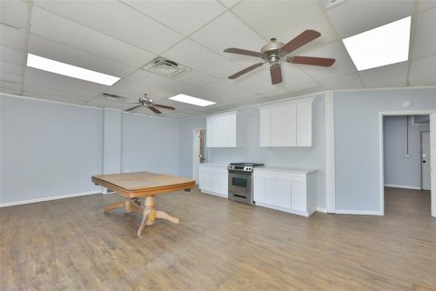 Propiedad comercial en venta en Saint Petersburg, Florida, 385.73 m2 № 2136963 - foto 8