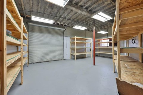 Propiedad comercial en venta en Saint Petersburg, Florida, 385.73 m2 № 2136963 - foto 16