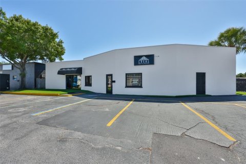 Immobilier commercial à Saint Petersburg, Floride 385.73 m2 № 2136963