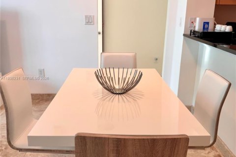 Copropriété à louer à Miami, Floride: 2 chambres, 103.12 m2 № 1995957 - photo 6