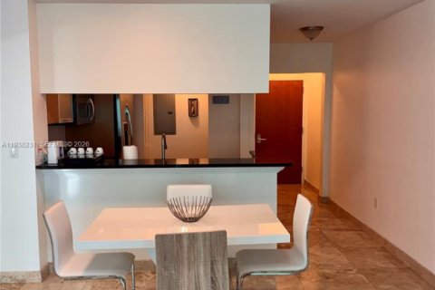 Copropriété à louer à Miami, Floride: 2 chambres, 103.12 m2 № 1995957 - photo 3