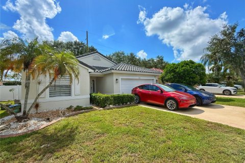 House in Pembroke Pines, Florida 3 bedrooms, 153.1 sq.m. № 1887716 - photo 5